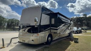 2011 Tiffin Zephyr 45QBZ Motorhome in Louisville, KY