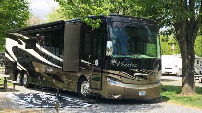 2014 Tiffin Phaeton 42FT Motorhome For Sale in Clermont, GA