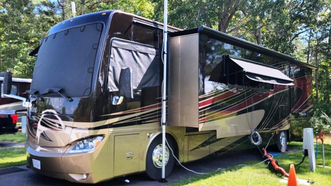 2013 Tiffin Phaeton 40QBH w/ 4 Slides Motorhome For Sale in Bryan, TX